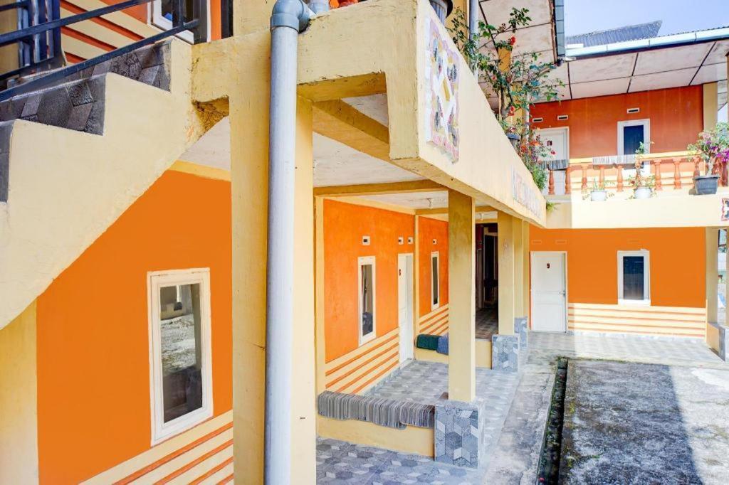Oyo 93780 Rudang Rudang Sibayak Hotel